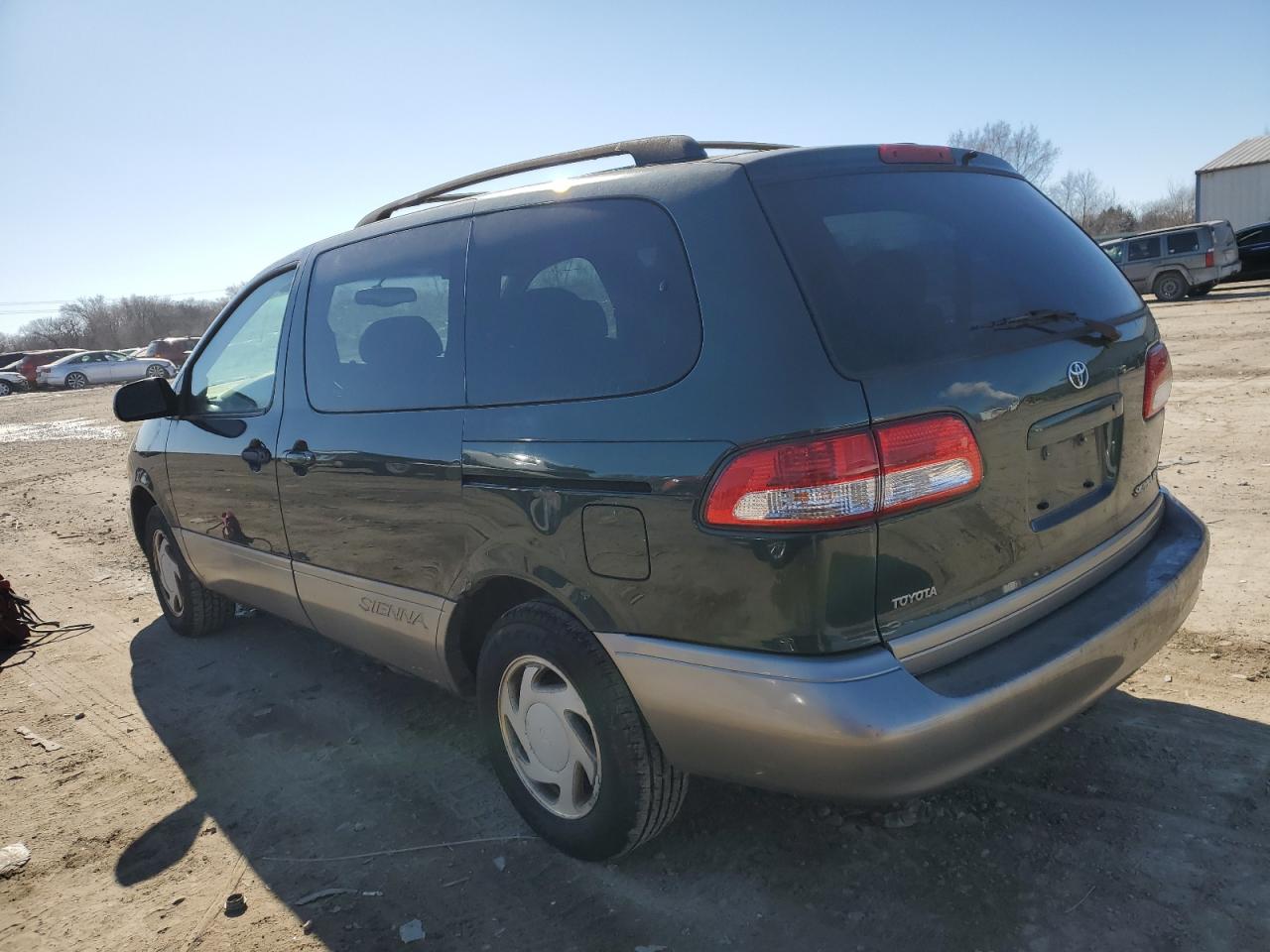 2002 Toyota Sienna - Image 2
