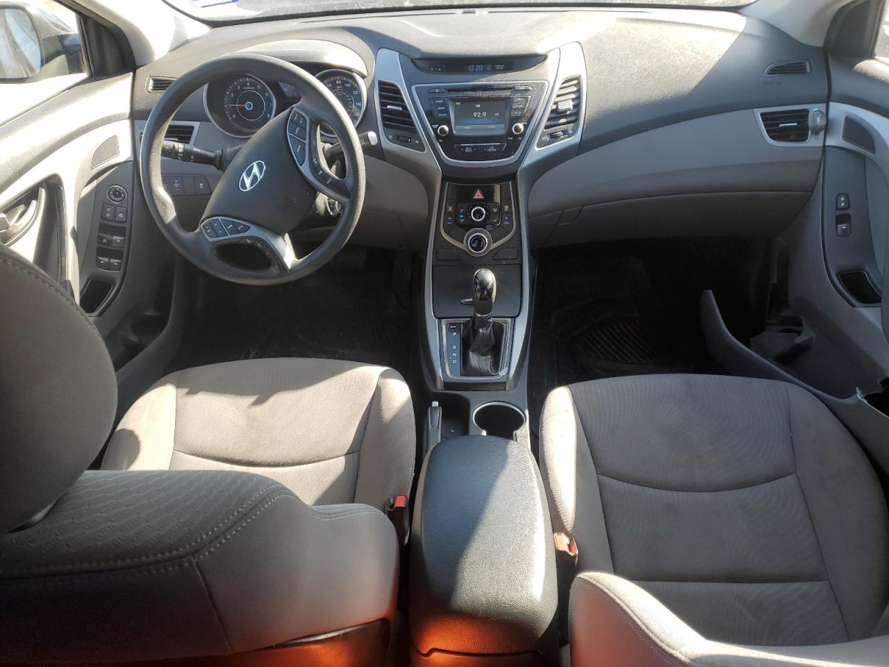 2015 Hyundai Elantra - Image 8