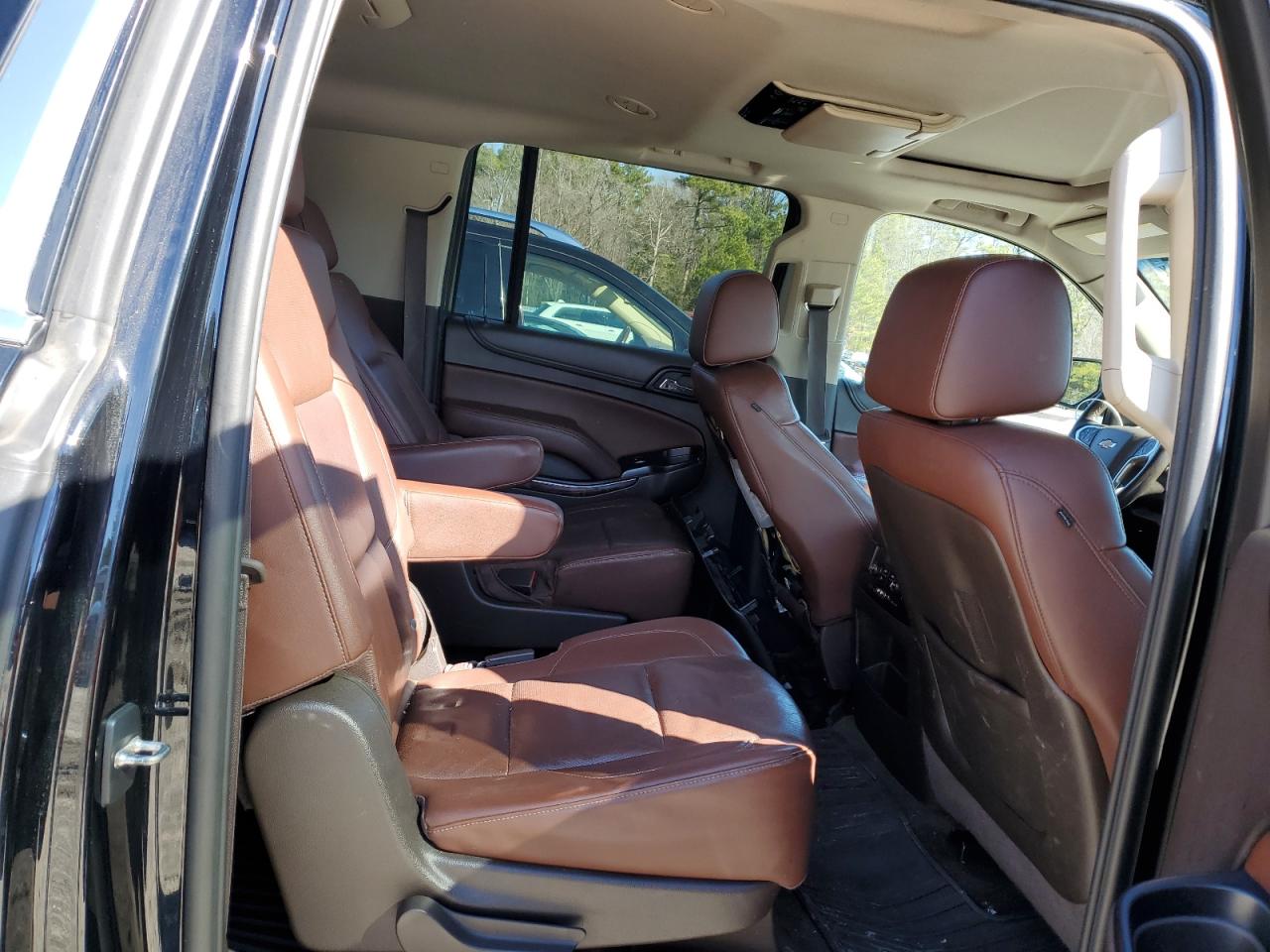 2015 Chevrolet Suburban - Image 11