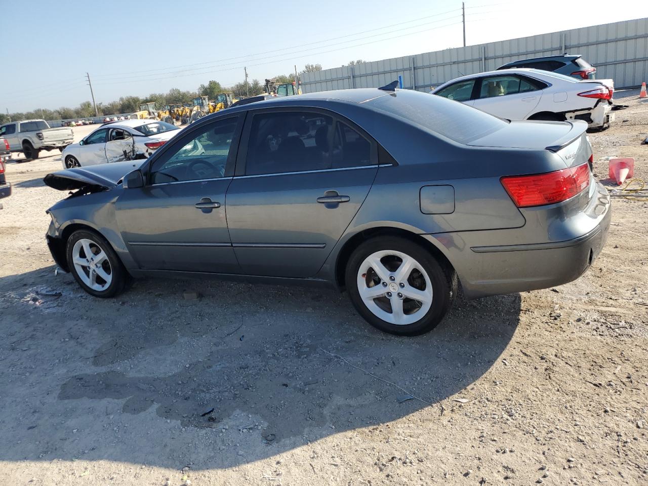 2009 Hyundai Sonata - Image 2