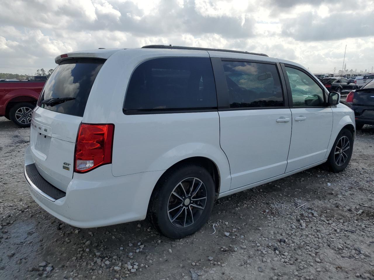 2018 Dodge Caravan - Image 3