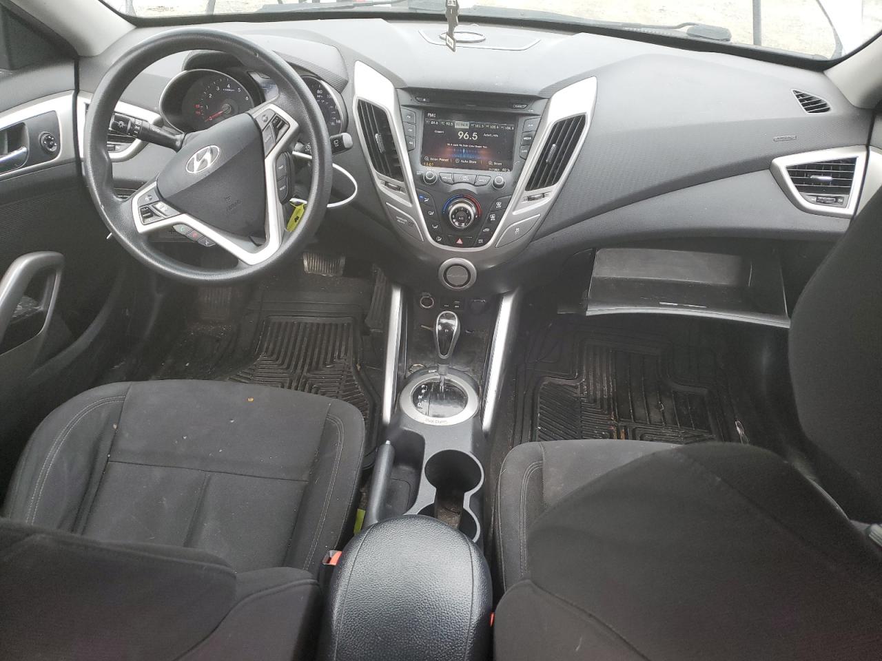 2016 Hyundai Veloster - Image 8