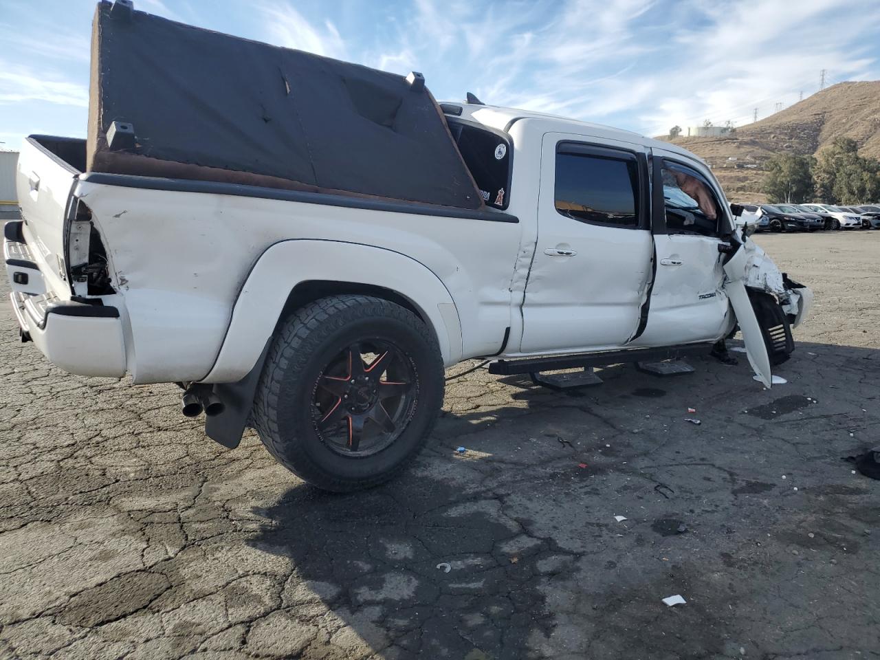 2015 Toyota Tacoma - Image 3