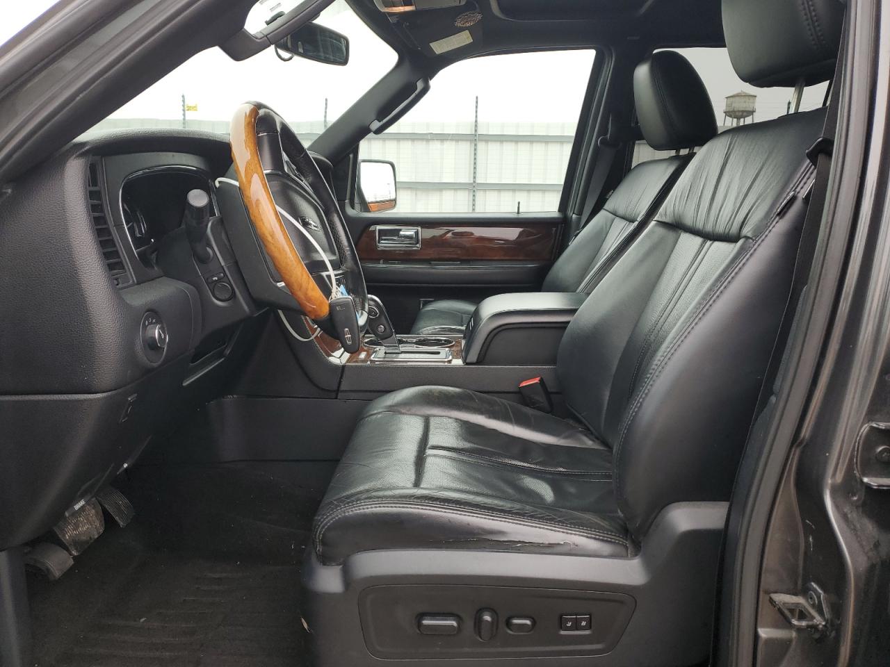2015 Lincoln Navigator - Image 7