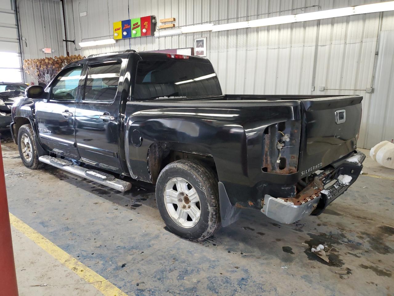 2007 Chevrolet Silverado - Image 2