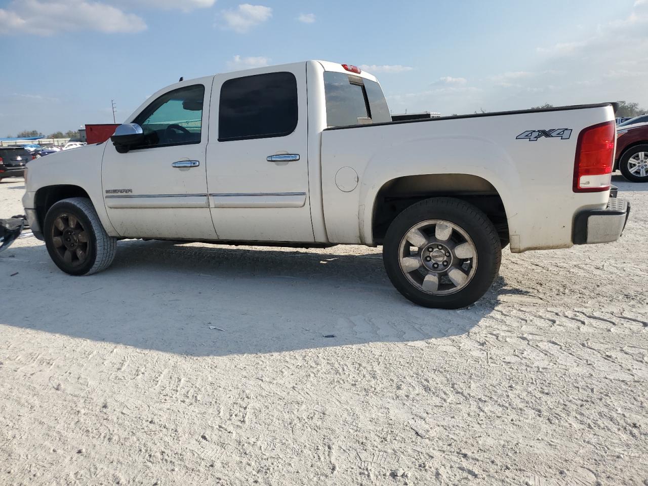 2011 GMC Sierra - Image 2