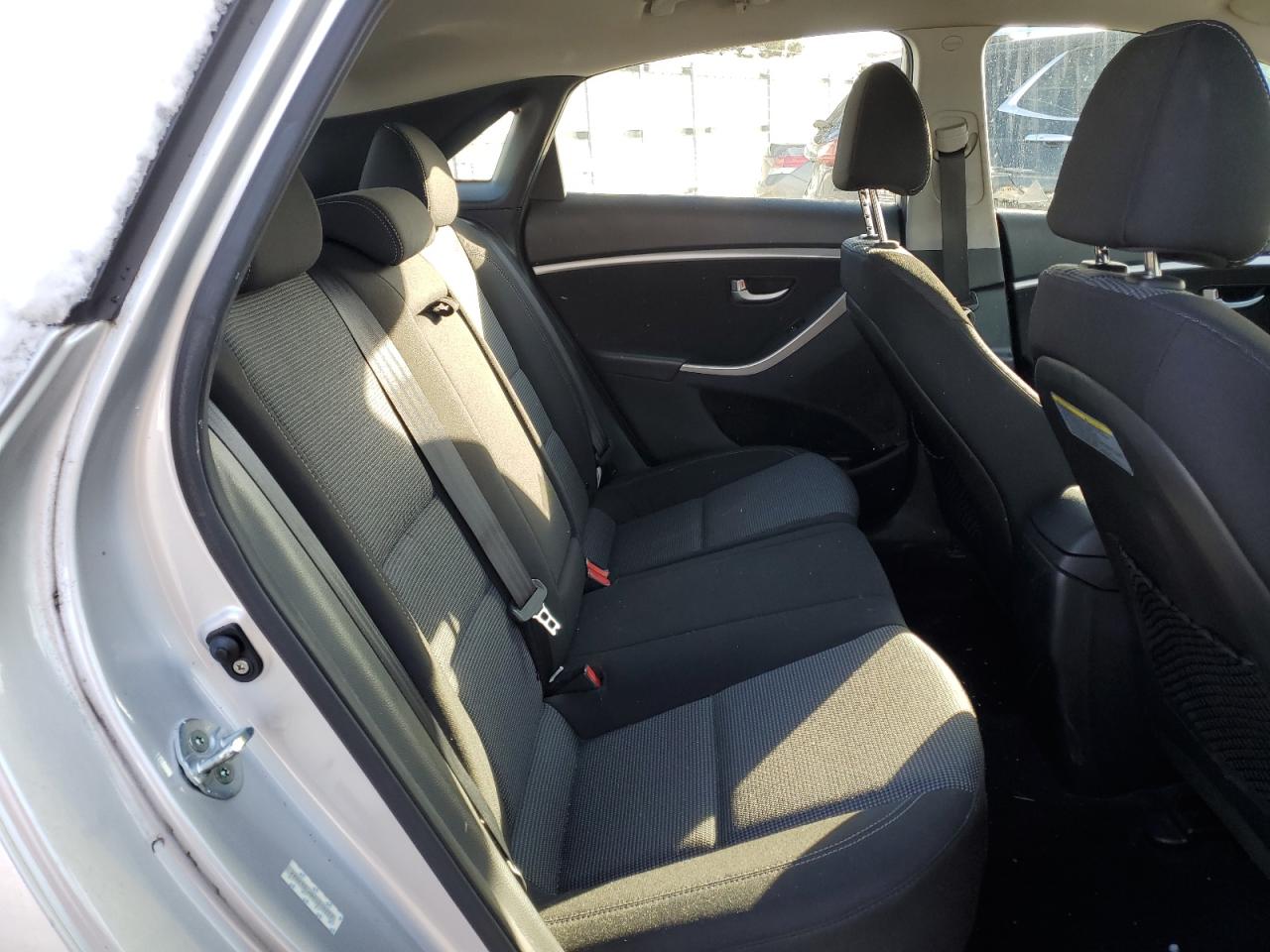 2014 Hyundai Elantra - Image 10