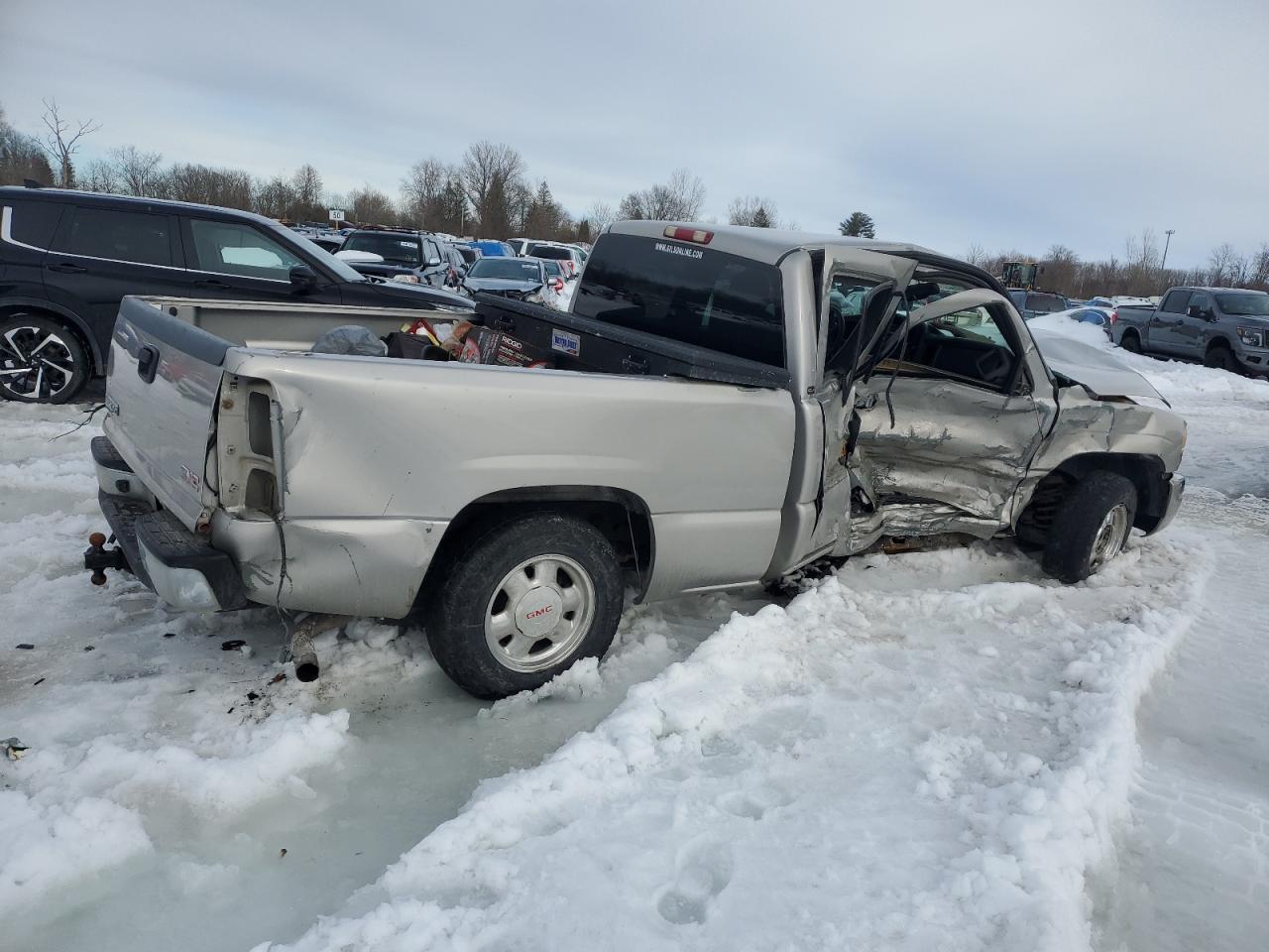 2004 GMC Sierra - Image 3