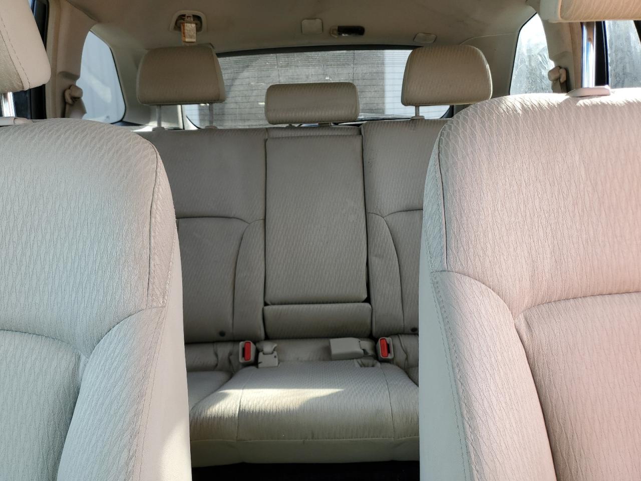 2011 Subaru Outback - Image 10