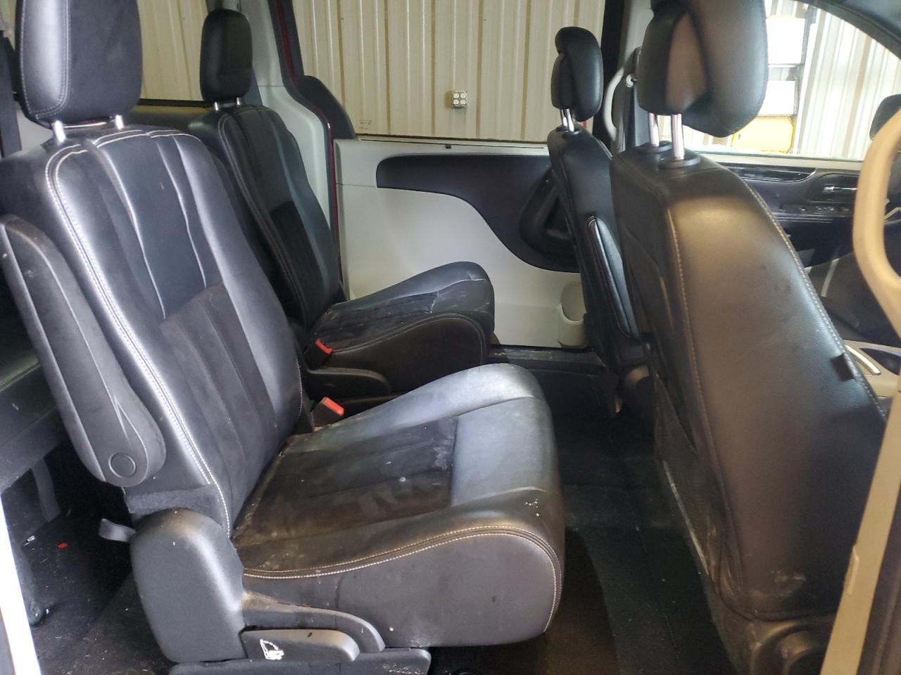 2018 Dodge Caravan - Image 11