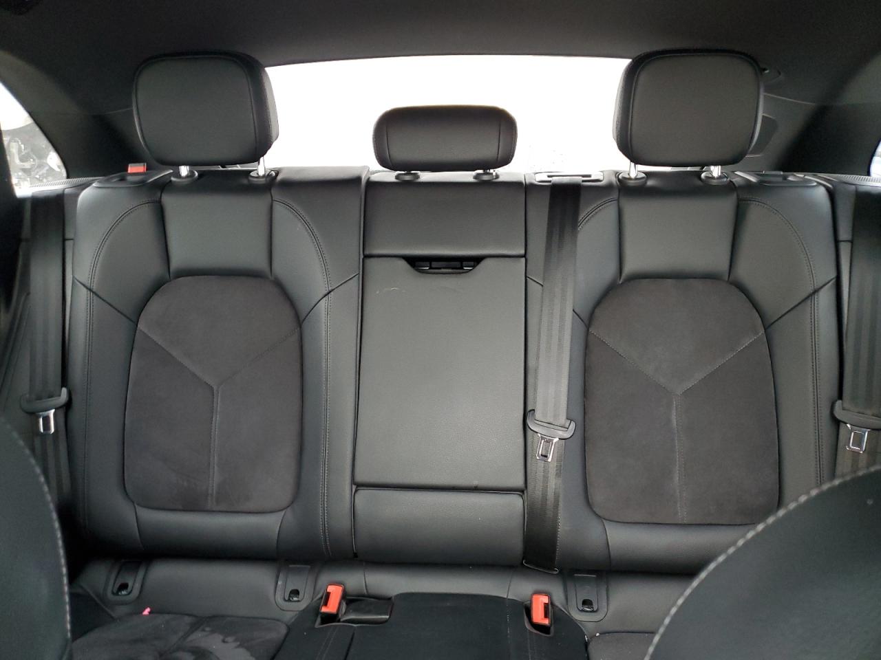 2018 Porsche Macan - Image 10