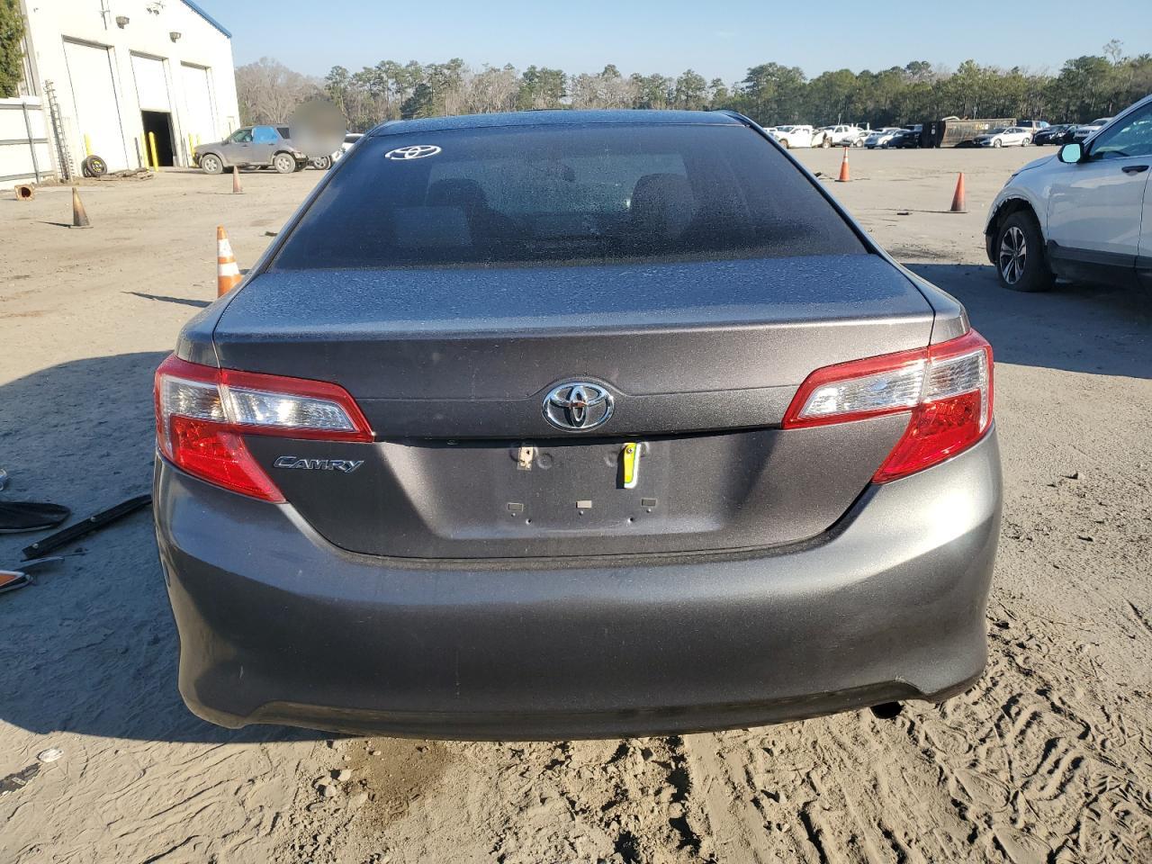 2014 Toyota Camry - Image 6