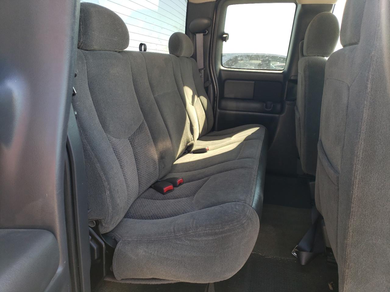 2004 Chevrolet Silverado - Image 11