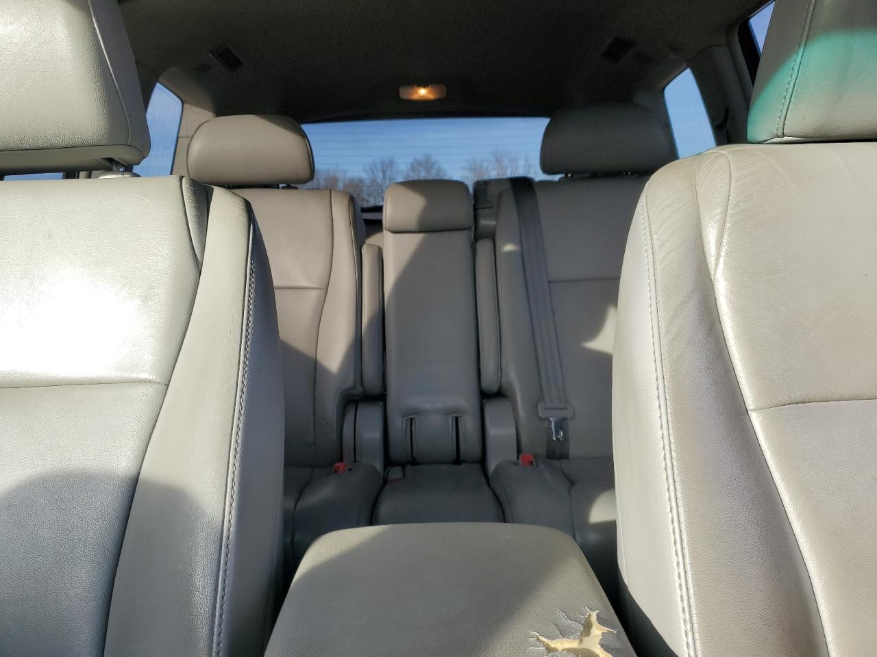2011 Toyota Highlander - Image 10