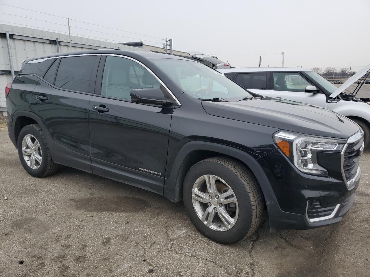 2022 GMC Terrain - Image 4