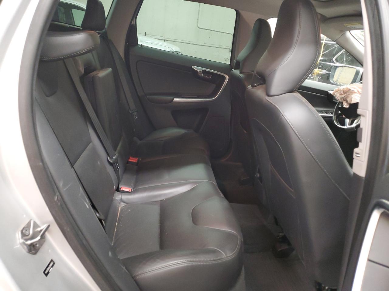 2016 Volvo XC60 - Image 11