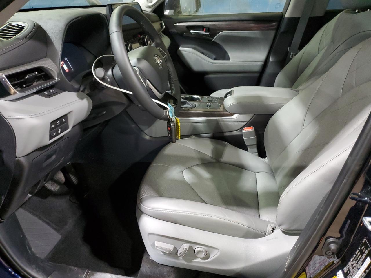2024 Toyota Highlander - Image 7