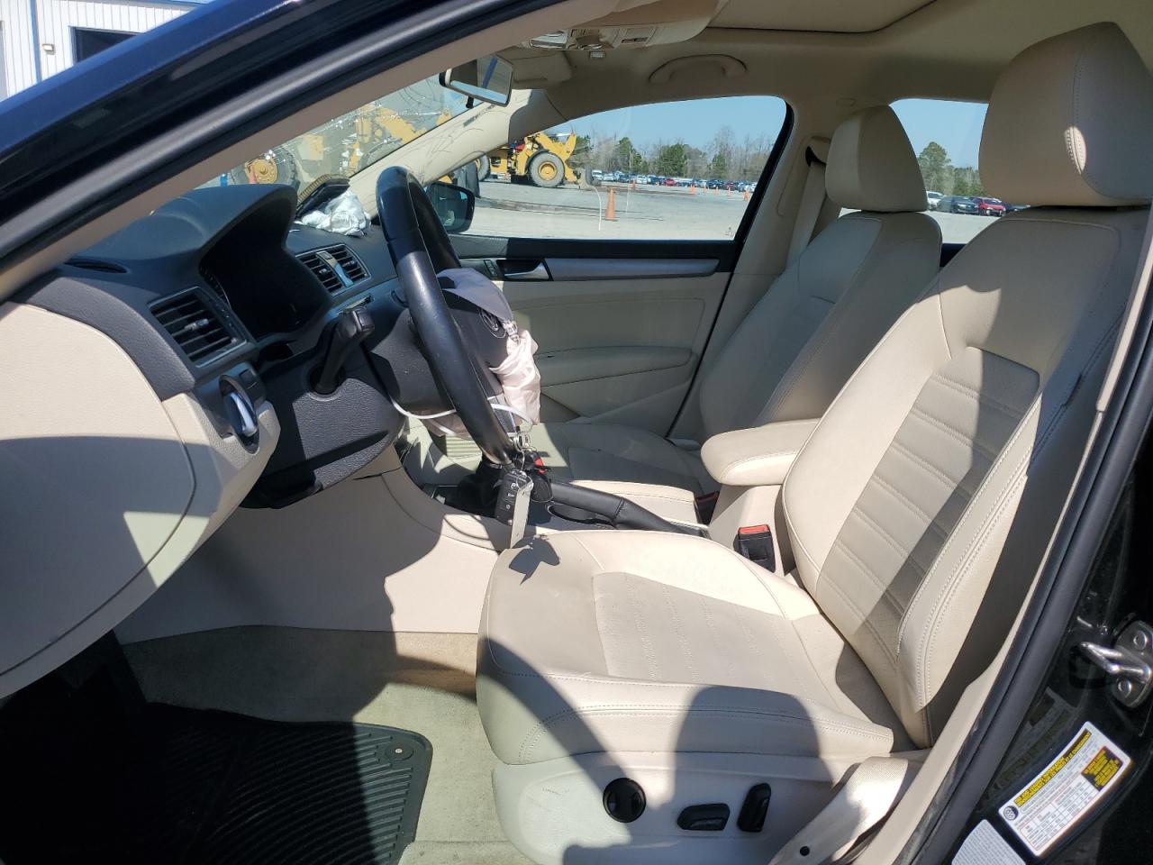 2015 Volkswagen Passat - Image 7