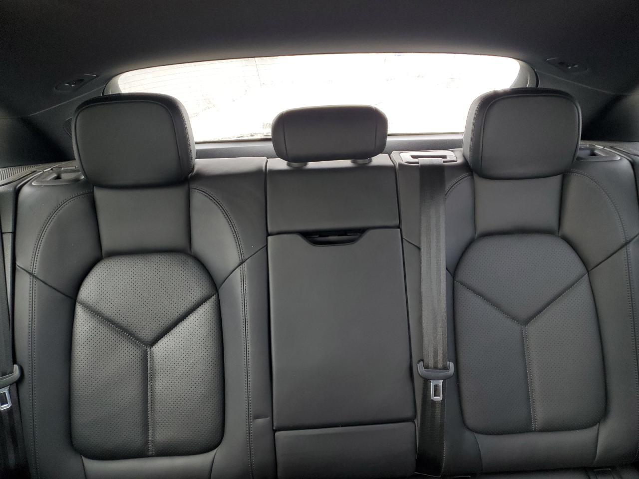 2018 Porsche Macan - Image 10