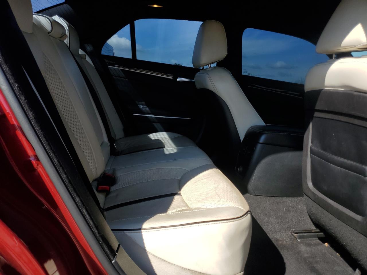 2013 Chrysler 300 - Image 10