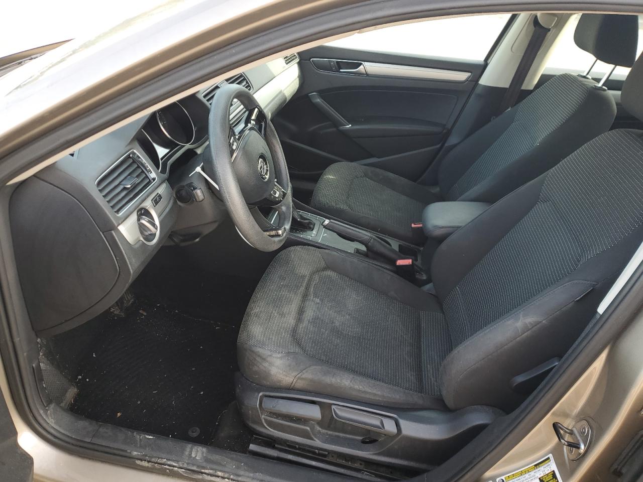2016 Volkswagen Passat - Image 7