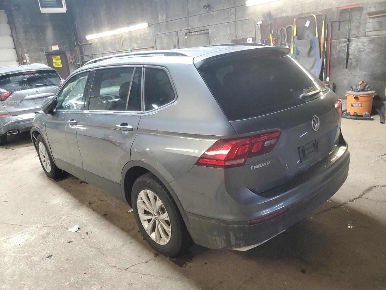 2018 Volkswagen Tiguan - Image 2