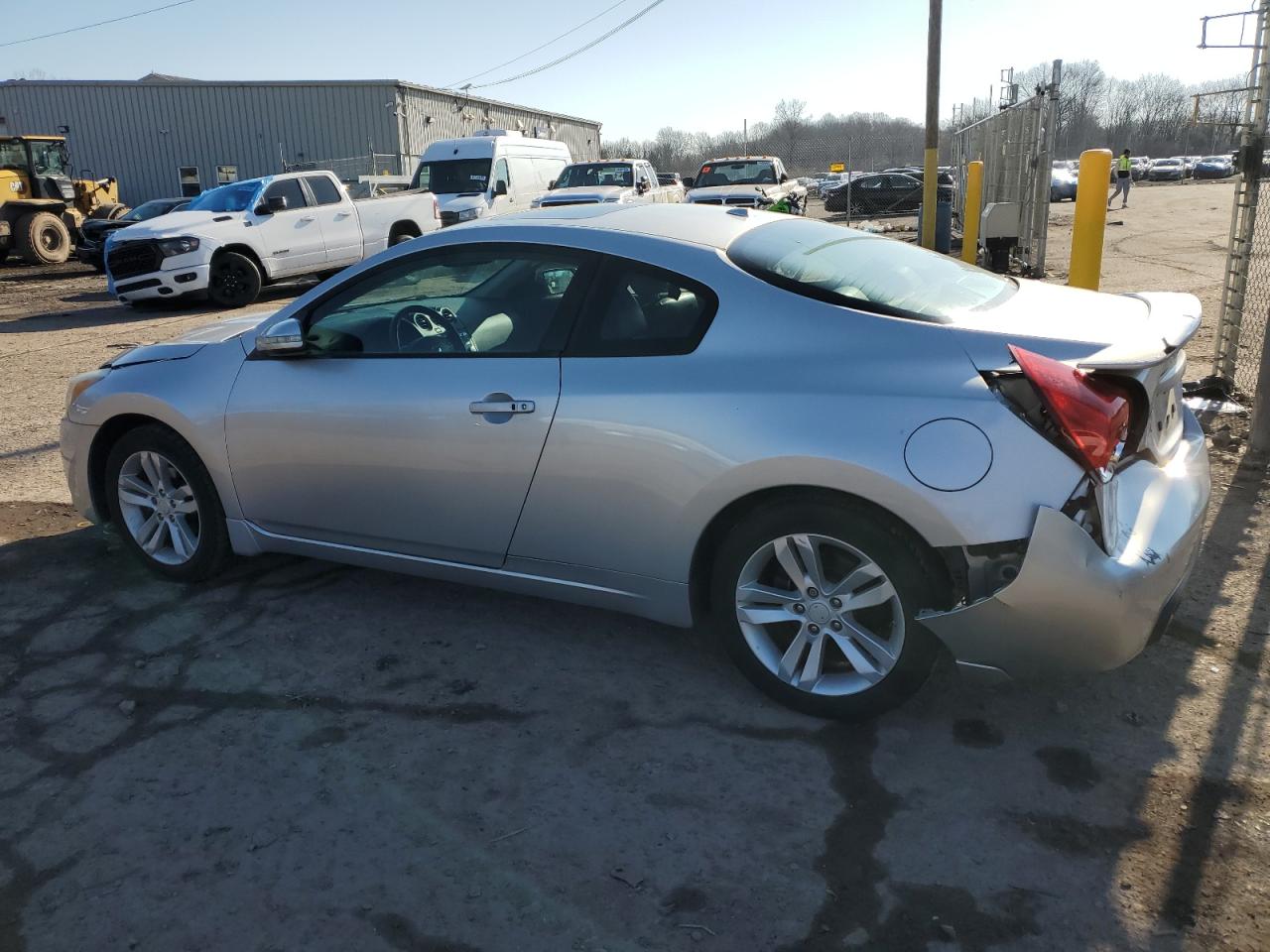 2010 Nissan Altima - Image 2