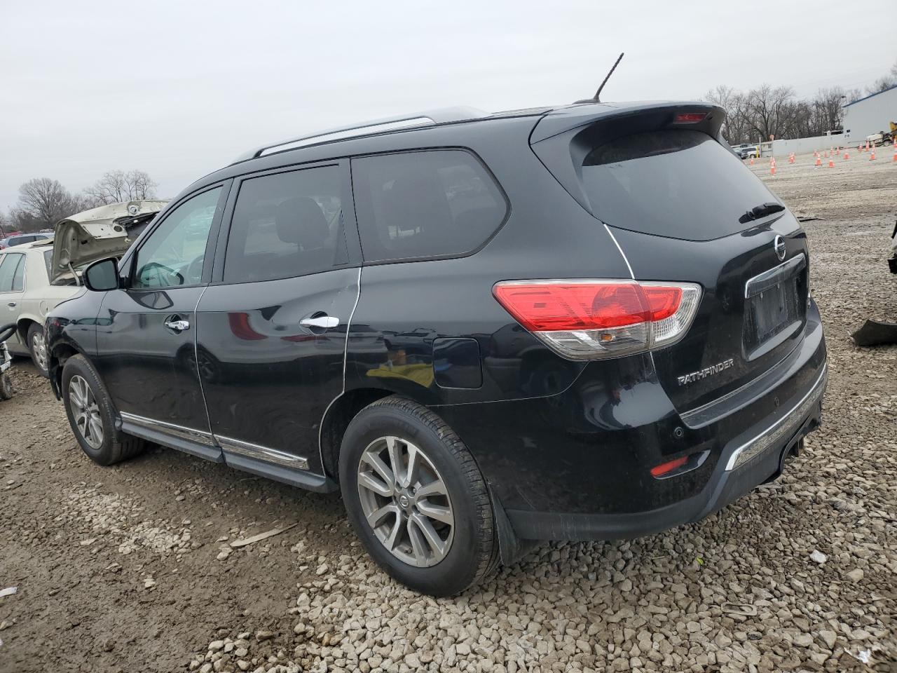 2013 Nissan Pathfinder - Image 2