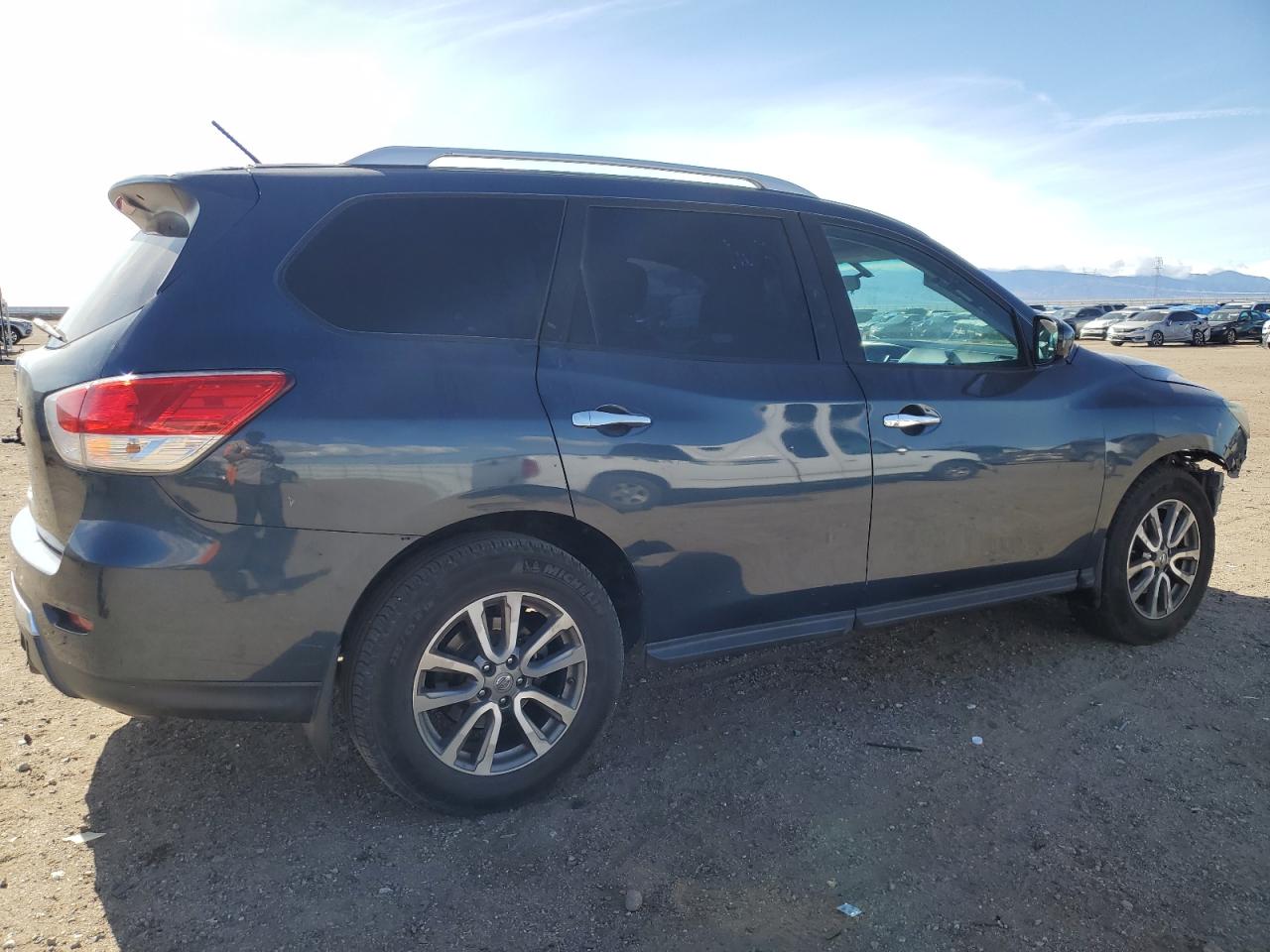 2016 Nissan Pathfinder - Image 3
