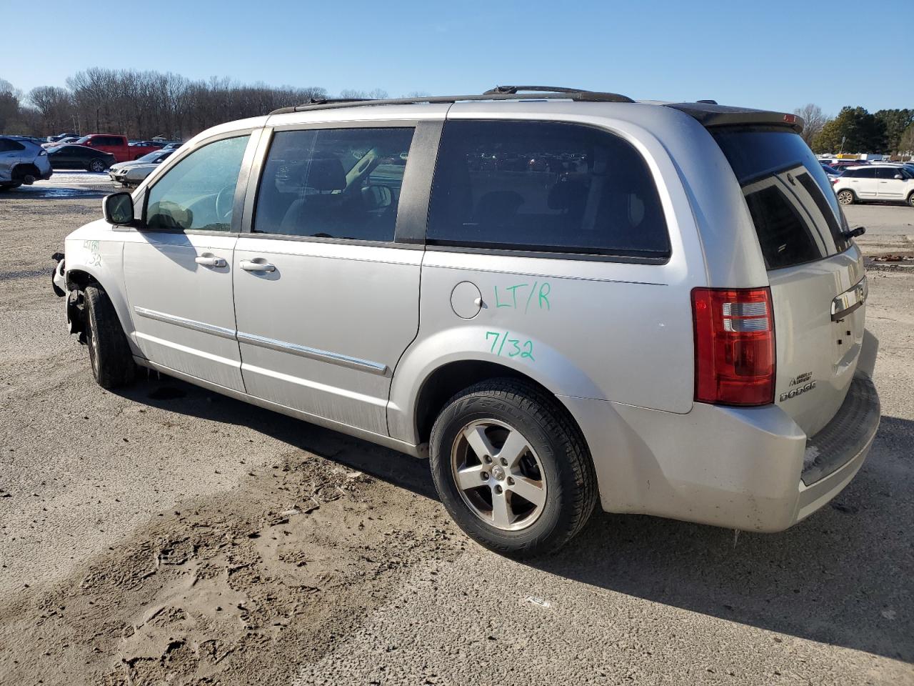 2009 Dodge Caravan - Image 2