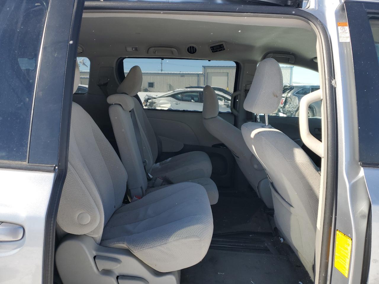2013 Toyota Sienna - Image 11