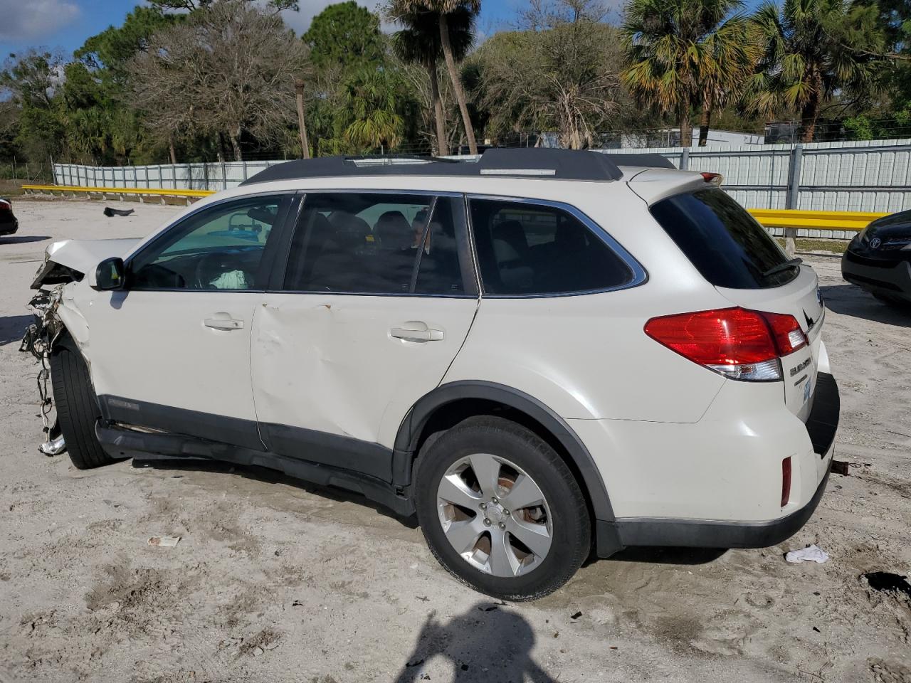 2010 Subaru Outback - Image 2