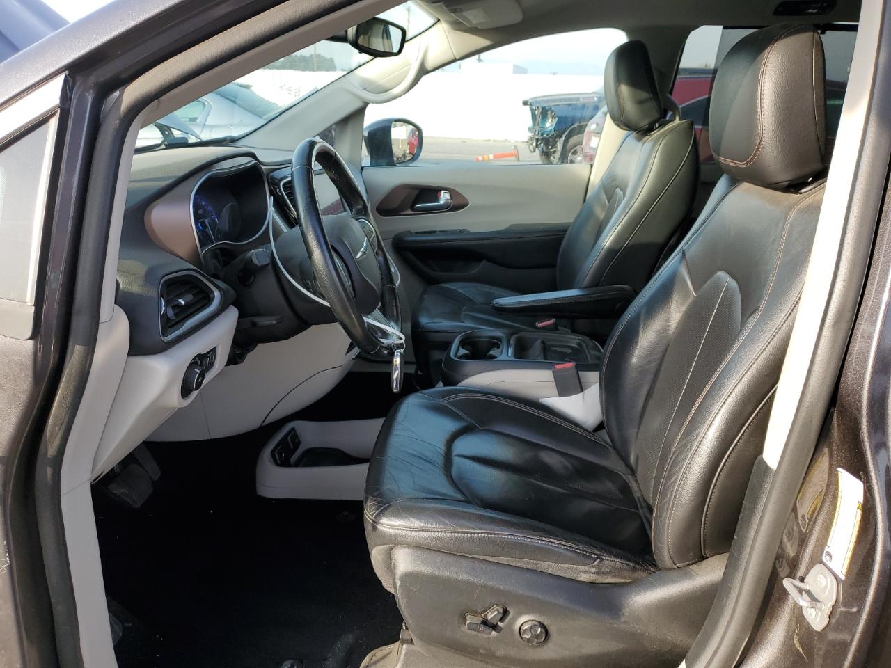 2018 Chrysler Pacifica - Image 7