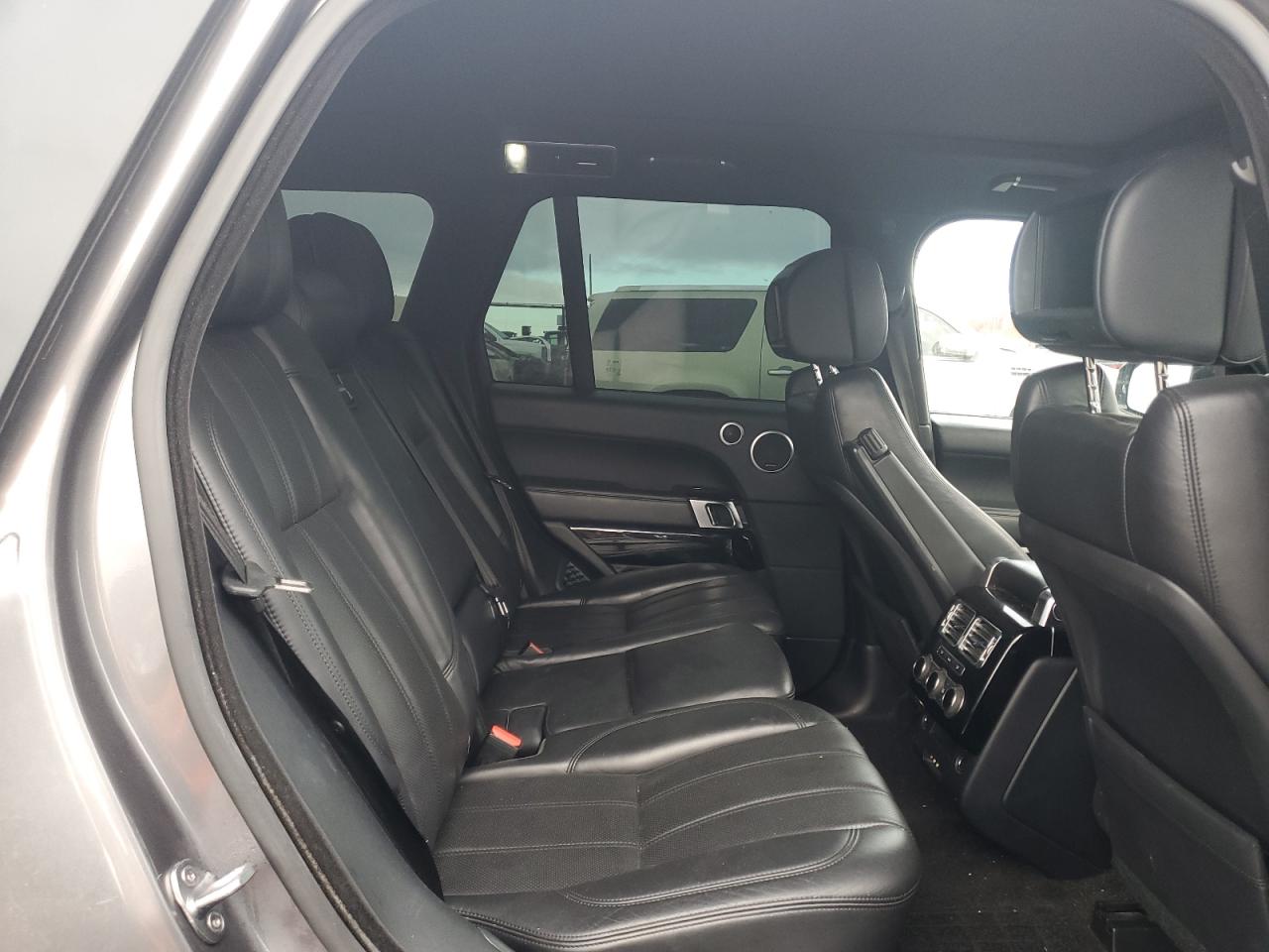 2016 Land Rover Range Rover - Image 11