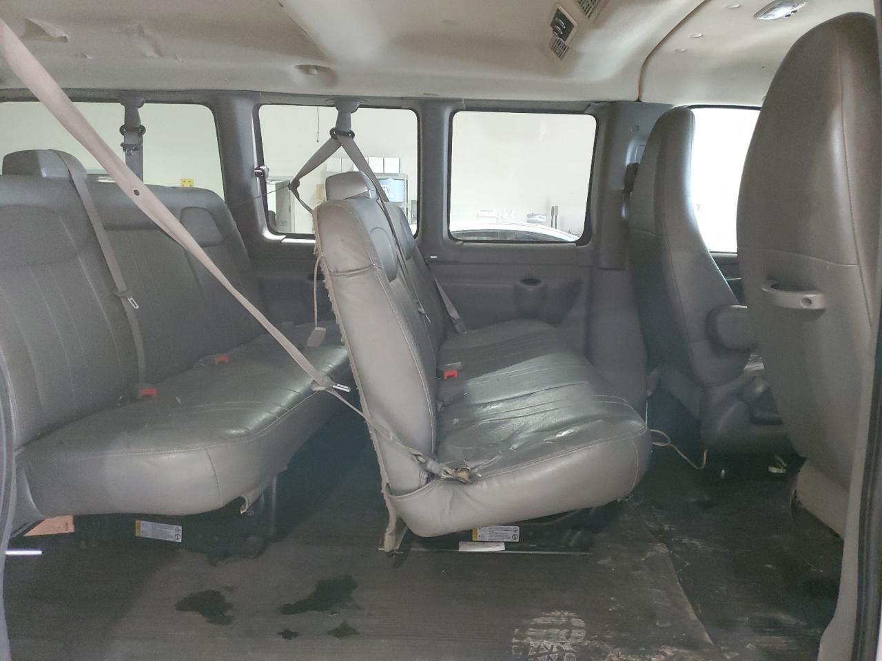 2014 Chevrolet Express - Image 12