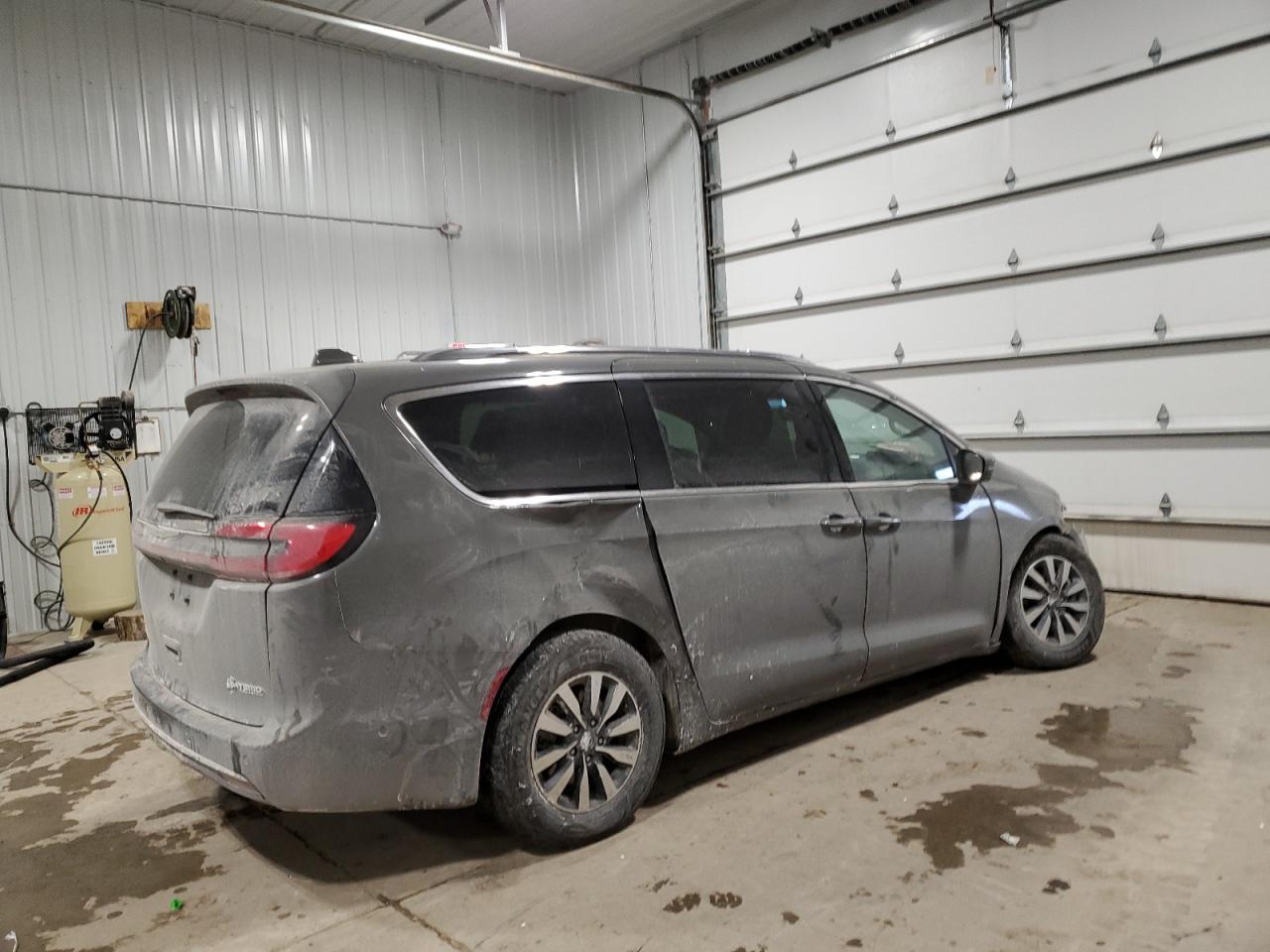 2021 Chrysler Pacifica - Image 3