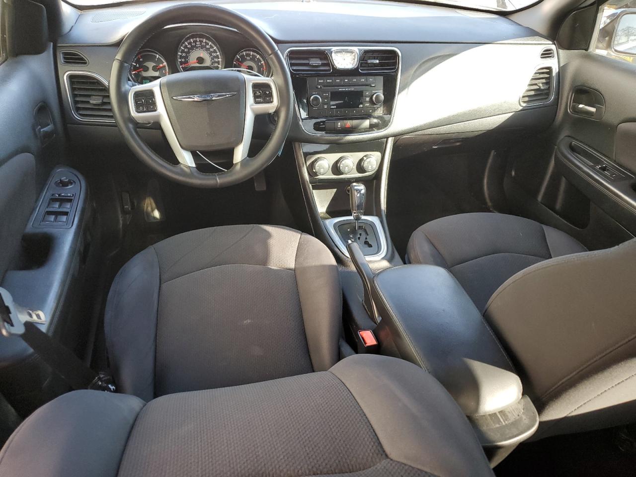 2013 Chrysler 200 - Image 8