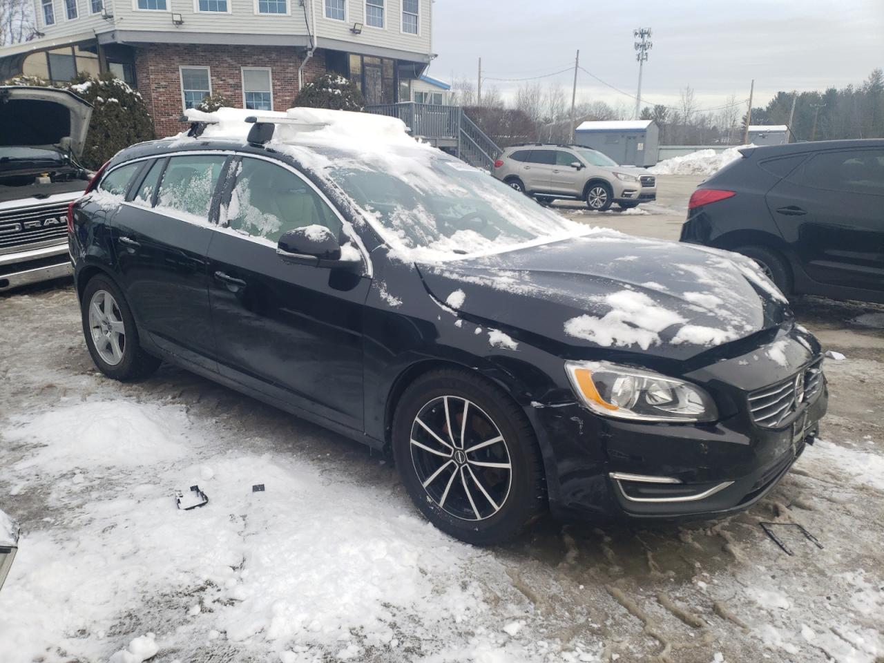 2017 Volvo V60 - Image 4