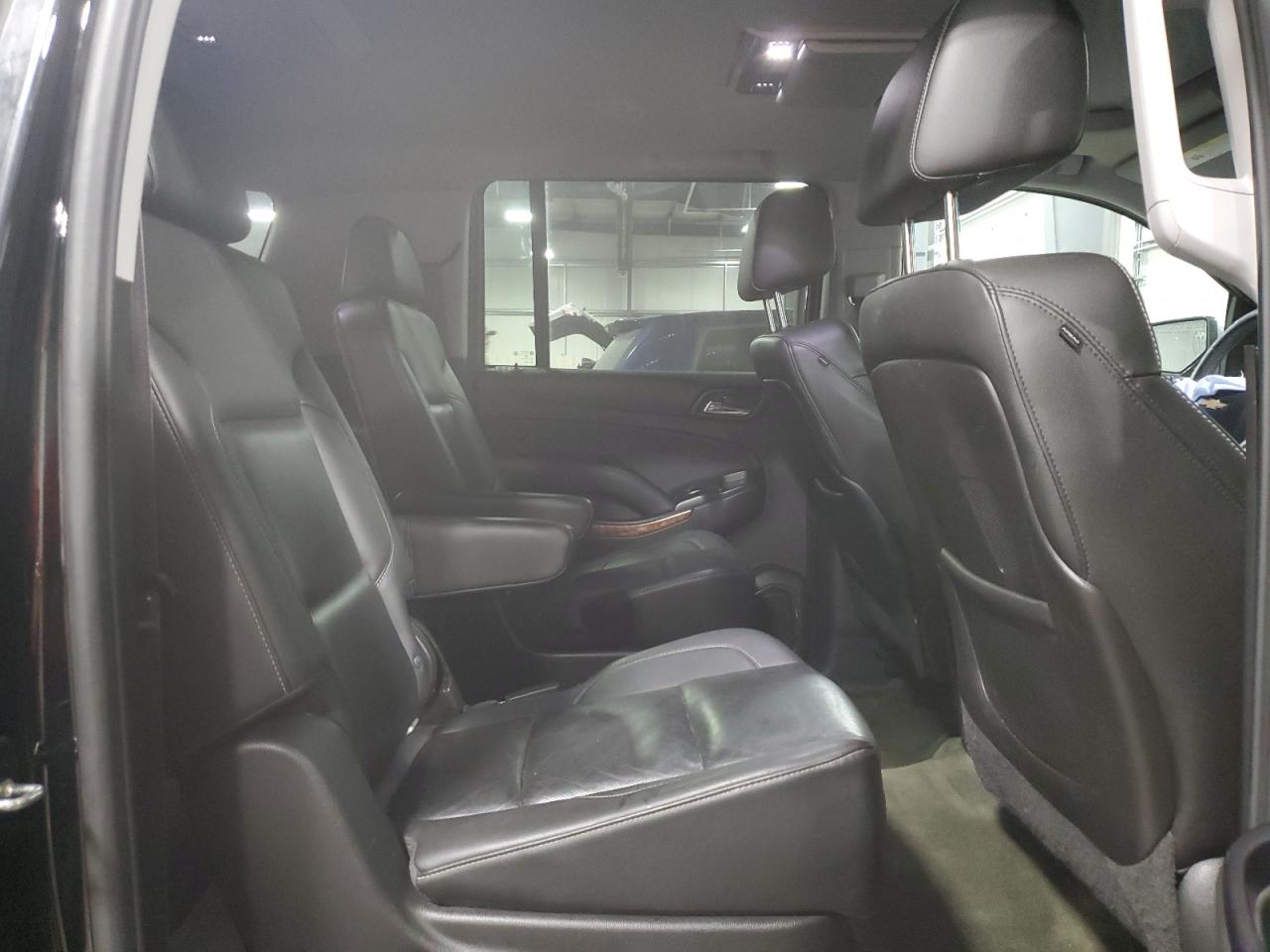 2015 Chevrolet Suburban - Image 11