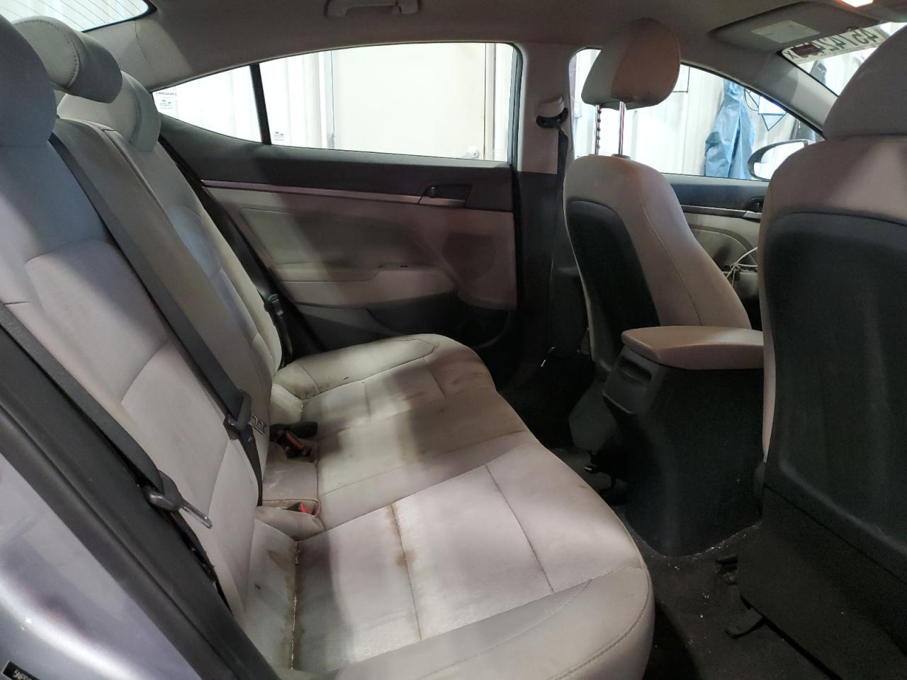2017 Hyundai Elantra - Image 10