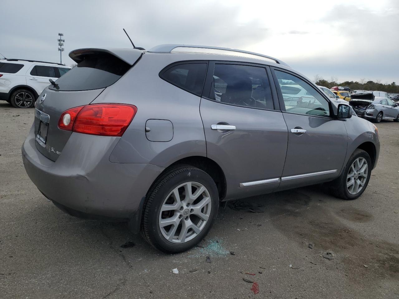 2011 Nissan Rogue - Image 3