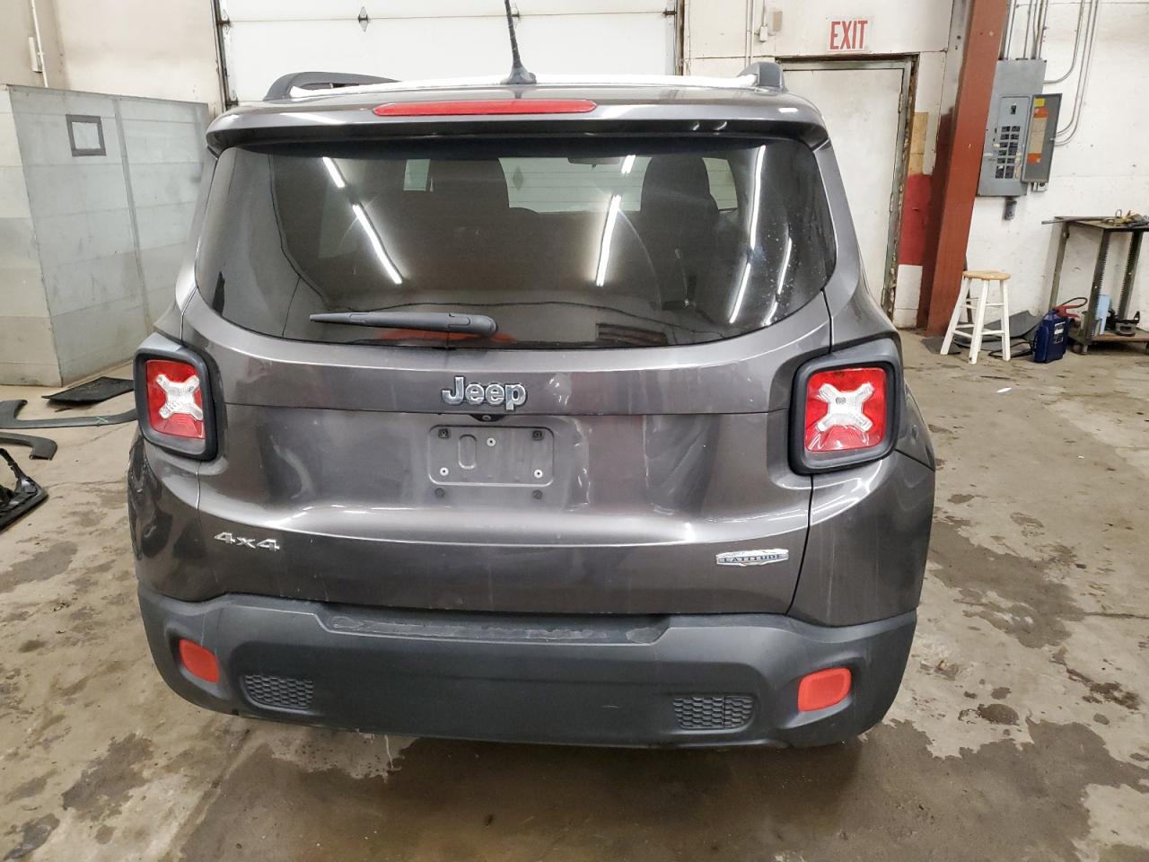 2017 Jeep Renegade - Image 6