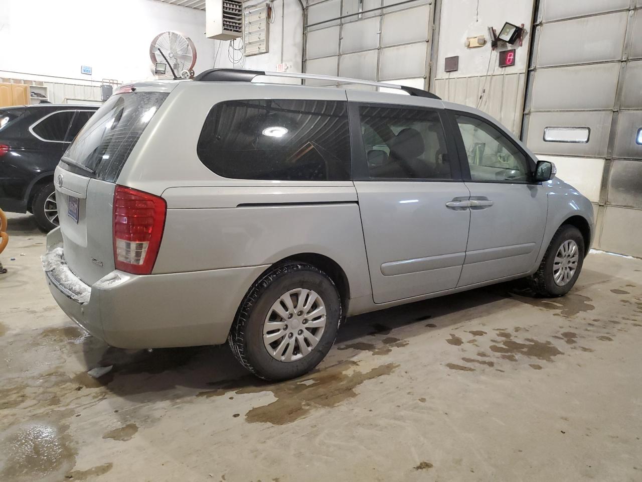 2012 Kia Sedona - Image 3