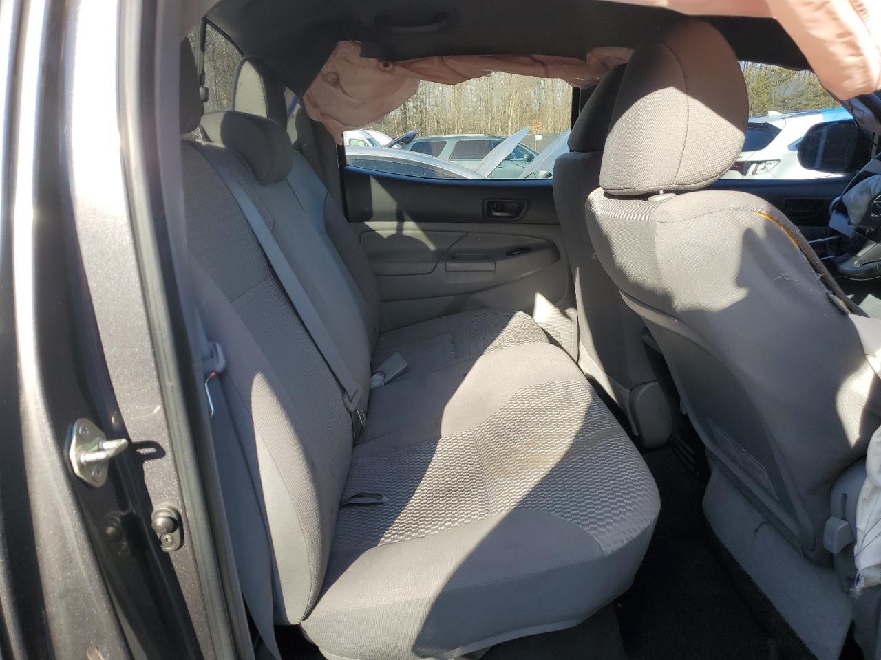 2015 Toyota Tacoma - Image 11