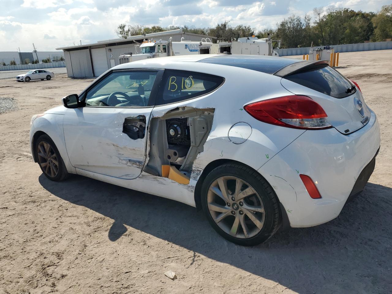 2016 Hyundai Veloster - Image 2