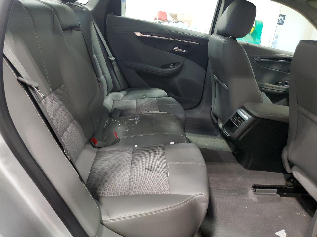 2015 Chevrolet Impala - Image 10
