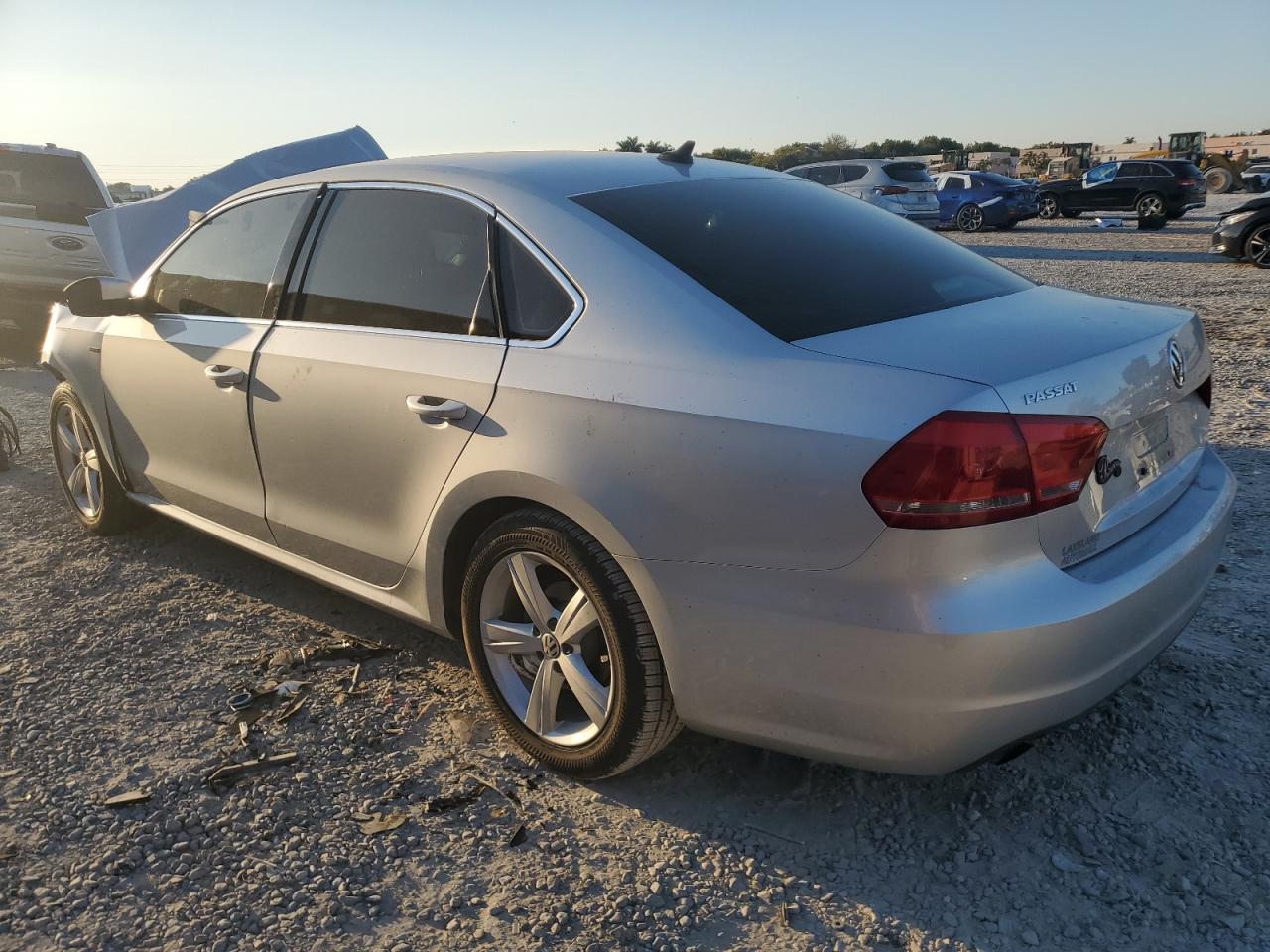 2015 Volkswagen Passat - Image 2