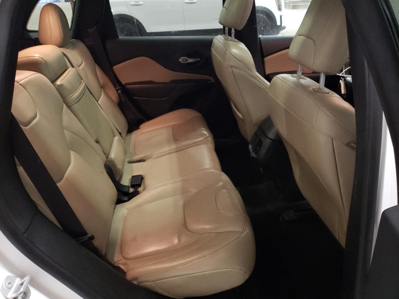2015 Jeep Grand Cherokee - Image 11