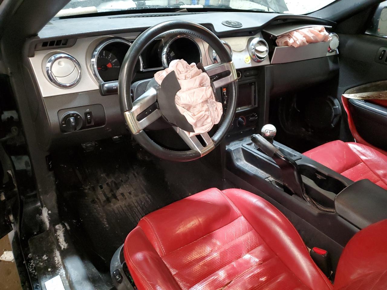 2005 Ford Mustang - Image 8