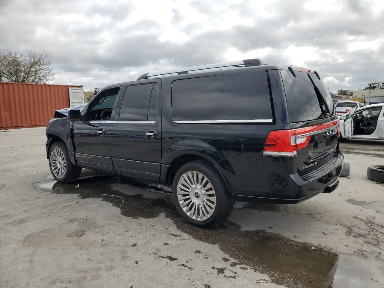 2016 Lincoln Navigator - Image 2